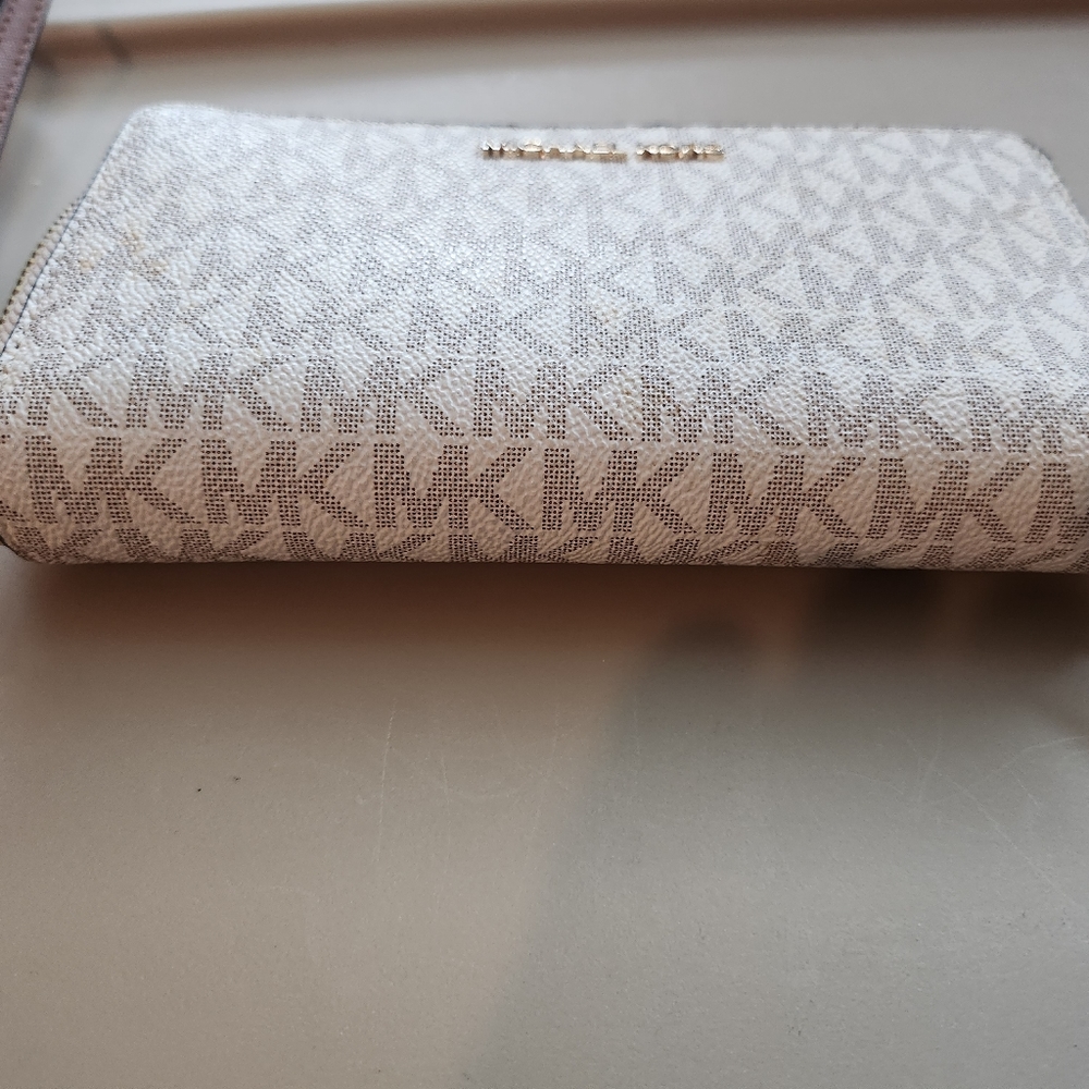 Michael Kors Jet Set Large Travel Wallet-Wristlet